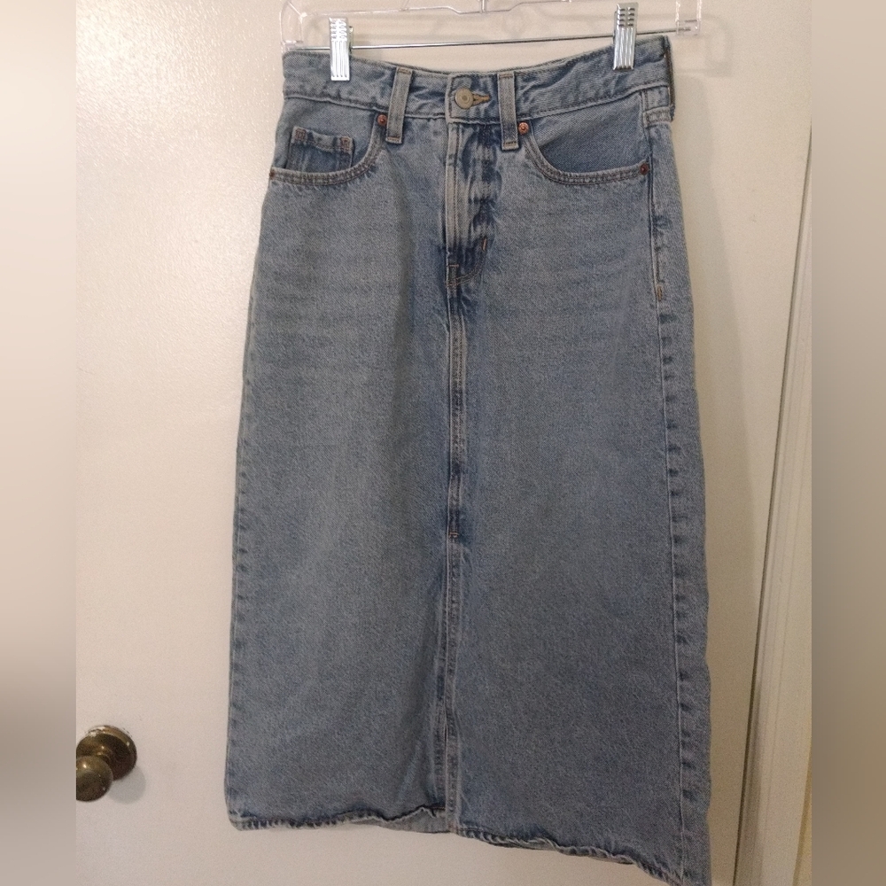 Old Navy Light Blue Denim Midi Skirt W/ Slit High-waisted Size 2